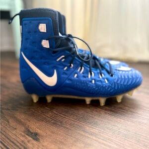 Nike Force Savage Elite TD Royal/white football cleats. Great value!
Size 11.5